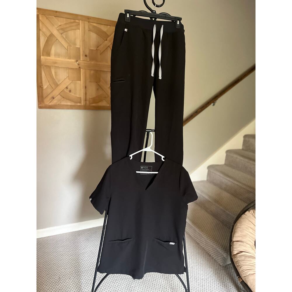 Figs W black scrub set, pants size L/P, top size L
